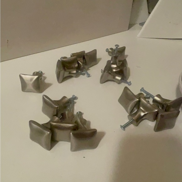 17 pieces modern silver knobs for cabinets, doors, windows, or any place else - Picture 1 of 6